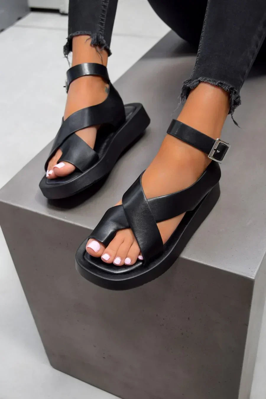 Solène | Modern Crossed Sandals