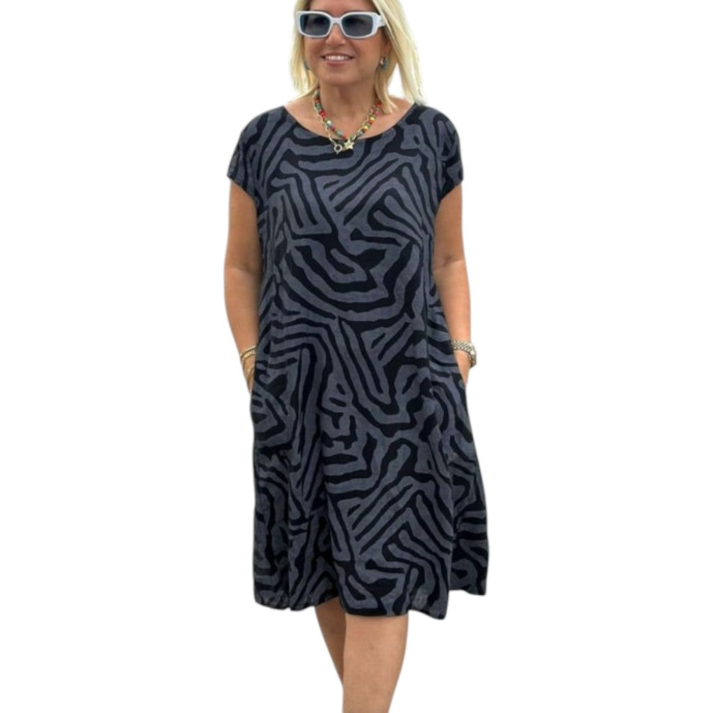 Nelia - dress with round neck and beautiful print